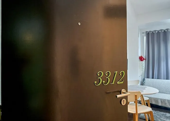 Cozy Crib At Acqua Residences - Rockwell Views Apartment